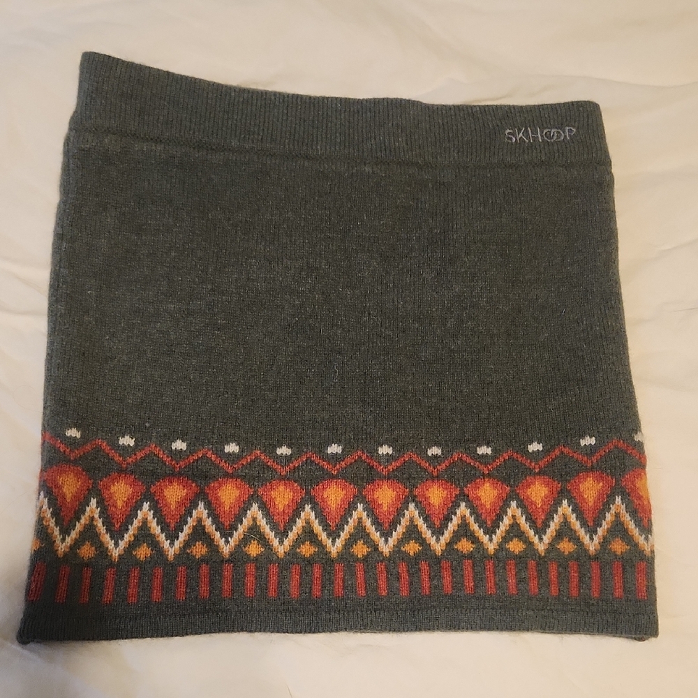 Women's Gray Knit Skirt with Red Accents